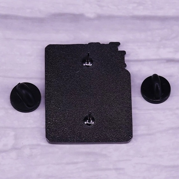 It Movie Pennywise The Clown & Georgie “You’ll Float Too” Metal Enamel Pin - Picture 2 of 7